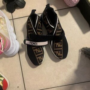 Fendi women’s sz 8 like new